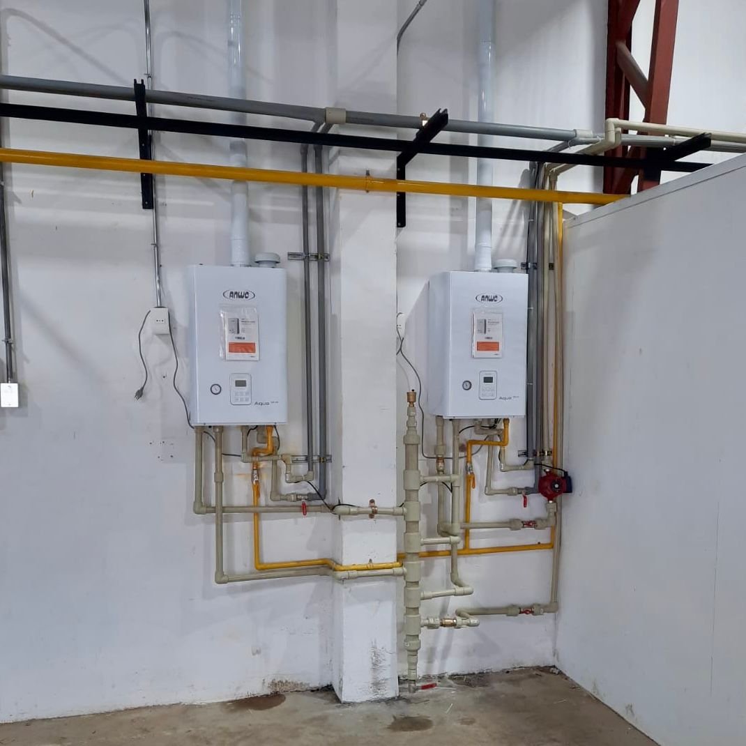 Calderas industriales instaladas en pared