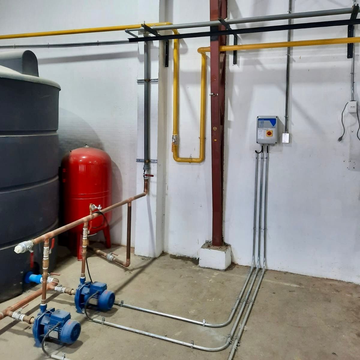 Sala de bombas y tablero eléctrico